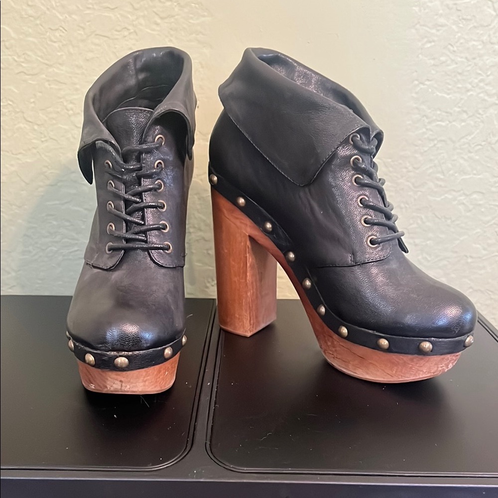 Jeffrey Campbell Woodies Solvang Booties Size 8